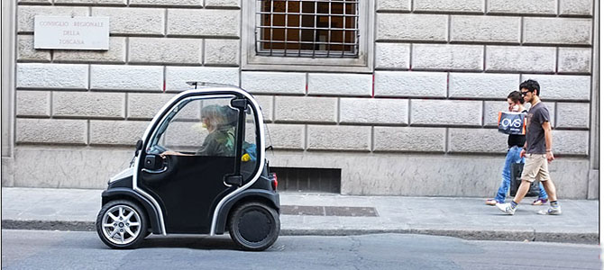 smallest-car-florence-italy Pictuere courtesy mimiandcarl.com